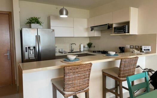Free Golf if you Live Here! Beach Condo