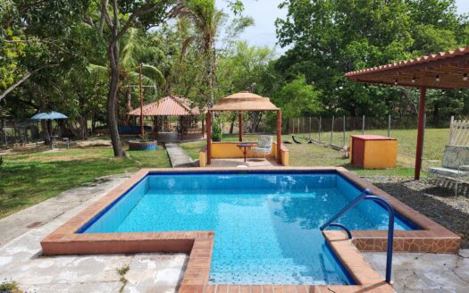 Unique House with Fenced Yard – Nueva Gorgona