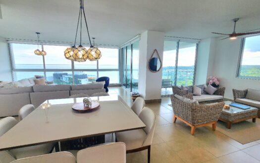 Luxury on the Edge of the Pacific