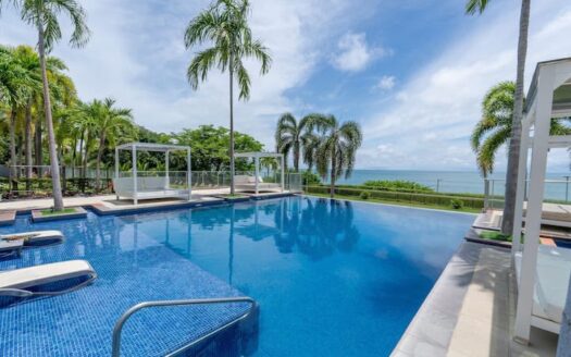 LIVE YOUR BEST LIFE AT THE PALMS